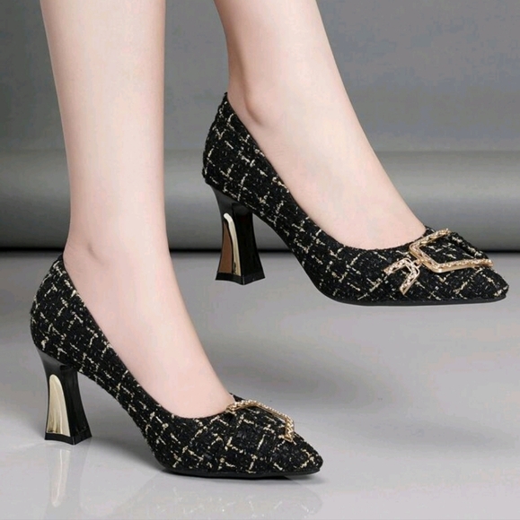 Women's Pointed Toe Chunky Heels Pumps With Low Cut Vamp - Picture 1 of 5